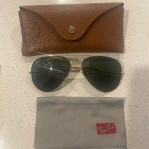 Women’s Ray Ban Classic Aviator Sunglasses with Case